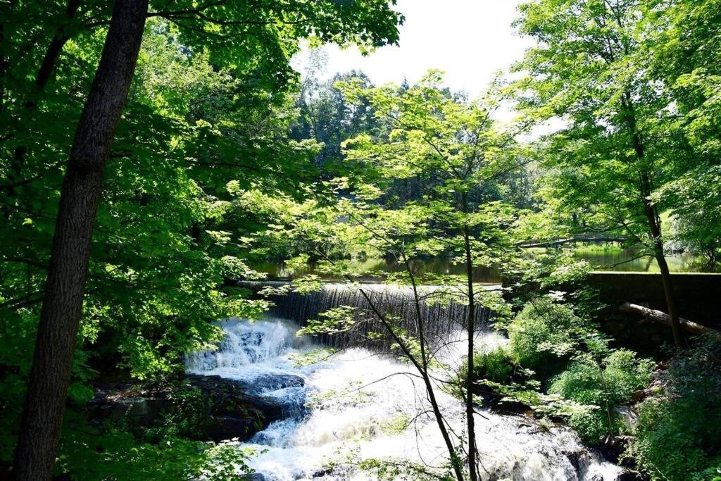 Cottage At Millpond Falls - A Romantic Escape Warwick Exterior foto